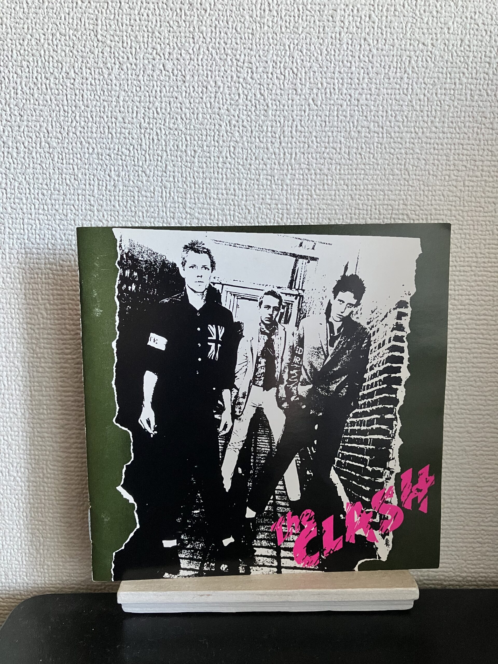 The Clashの伝説的なアルバム「THE CLASH」：パンクの歴史を刻んだ名作を紹介